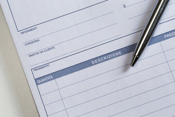 Libretto fatture fiscali con penna