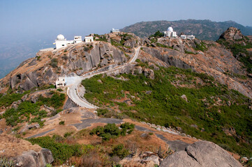 Fototapeta na wymiar landscape of mount abu from guru shikhar top