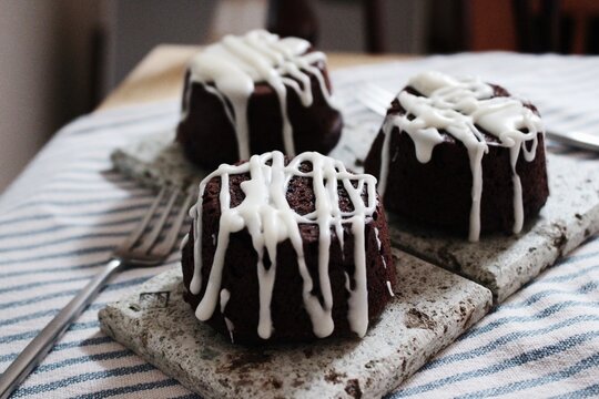 vegan chocolate mini cake with icing