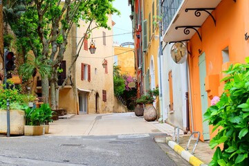 Obraz premium Street in Bormes les Mimosas, France