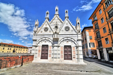 The Church of Santa Maria della Spina, located on Arno riverbank in Pisa  - obrazy, fototapety, plakaty
