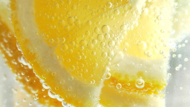 Refreshing soft drink Lemon and sparkling water with ice.