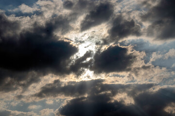 Fototapeta premium Un ciel qui change et des nuages qui arrivent