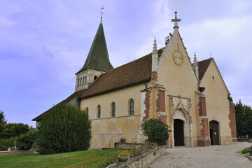 Fototapeta na wymiar Eglise Saint Pierre d'Isle Aumont (Aube)
