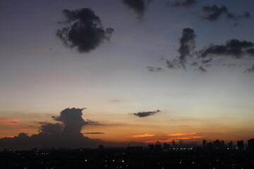Obraz premium evening sky with dark cloudy 