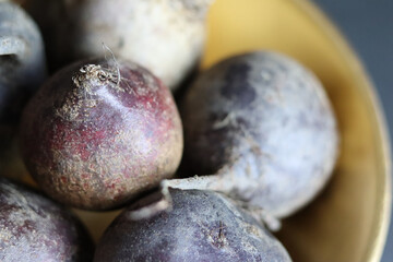 Rote Beete in einer Schale.