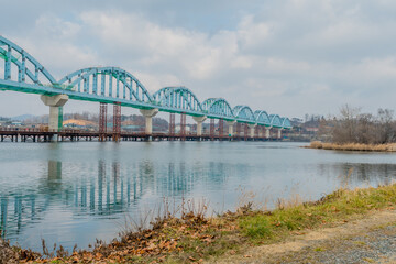Naklejka premium Cantilever bridge under construction