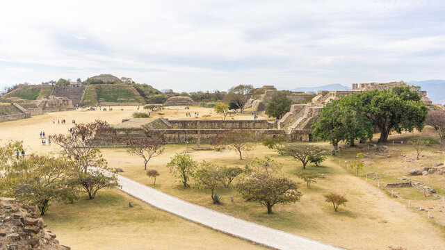 Vista de la zona arqueologica Monte Alban en Oaxaca Mexico