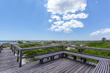 Fototapeta na wymiar walkway to beach with benches