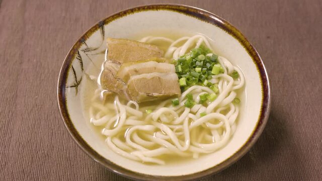 沖縄で人気の名物料理「三枚肉沖縄そば」-Okinawan popular dish "three meat Okinawa soba"