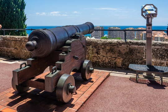 Cannon at Palace of Prince of Monaco