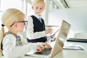 Obraz na płótnie Canvas Boy and girl at the laptop computer