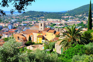 Fototapeta na wymiar View to the old town and St. Paul church, Hyeres, France