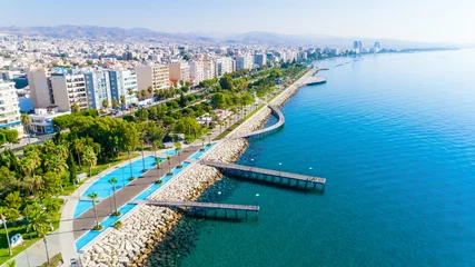 Foto op Canvas Aerial view of Molos Promenade park on coast of Limassol city centre,Cyprus. Bird's eye view of the jetty, beachfront walk path, palm trees, Mediterranean sea, piers, urban skyline and port from above © f8grapher