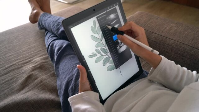 Woman drawing on the tablet