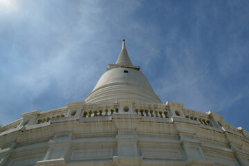 Fototapeta premium White pagoda ( Phra borom mathat maha chedi) at Wat Prayurawongsawas Worawiharn in Bangkok, Thailand.
