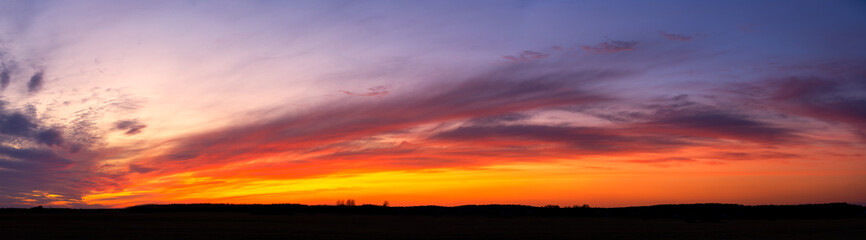 Fototapeta na wymiar Beautiful colorful sunset panorama landscape
