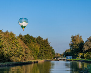 Hot-air balloon over the canal 