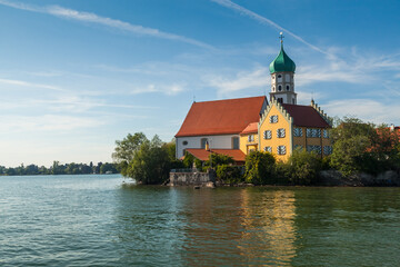 Fototapeta na wymiar Historical church and castle in Wasserburg, Lake Constance (Bodensee) in Germany