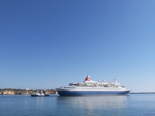 Fototapeta na wymiar cruise ship in the harbor