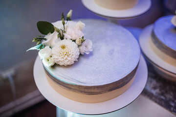 Cake Custom with flower items