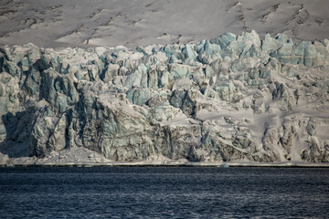 Lodowcowy krajobraz Arktyki © blackspeed