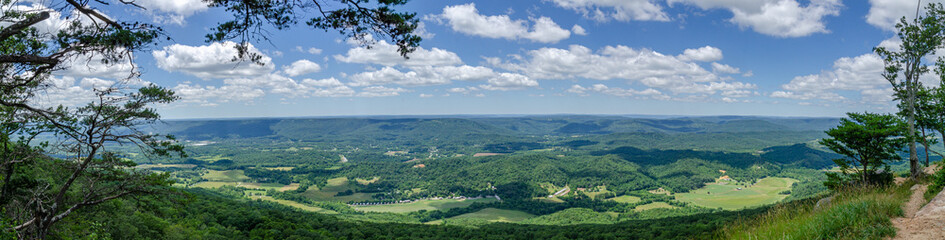 Fototapeta na wymiar panorama of the mountains and hills viewed from lookout mountain