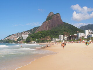 Fototapeta na wymiar Rio de Janeiro, Brazil - 08/03/2020: Sunny day on the coast of the Atlantic ocean, Ipanema beach