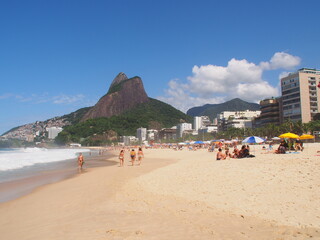 Fototapeta na wymiar Rio de Janeiro, Brazil - 08/03/2020: Sunny day on the coast of the Atlantic ocean, Ipanema beach
