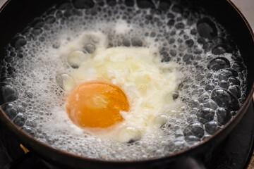 Fried eggs without oil