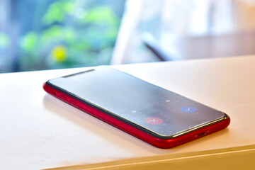 室内にあるスマートフォン