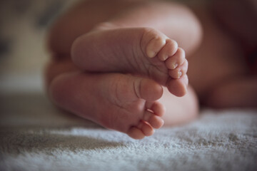 piedini di neonato visti da sotto