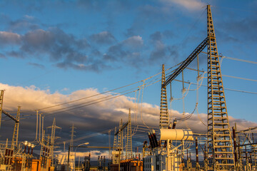 High voltage electrical substation for power distribution
