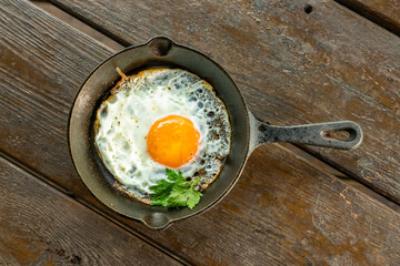 スキレットで作るアウトドアの朝食　 delicious breakfast 