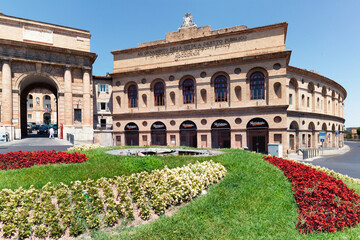 Macerata, Marche.. Facciata ottocentesca dello Sferisterio, teatro d'opera.