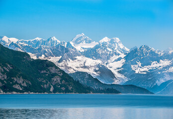 Fototapeta na wymiar Beautiful coast view of Alaska with snowy mountains in the Summer 
