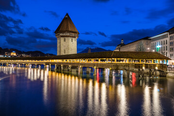Fototapeta na wymiar Chapel bridge on the Reuss river in Lucern Switzerland