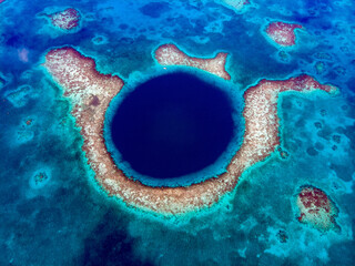Blue Hole Belize and Light House Reef from a drone - obrazy, fototapety, plakaty
