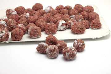 meatballs flavored with parsley