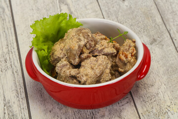 Chicken liver with cream and dry tomatoes