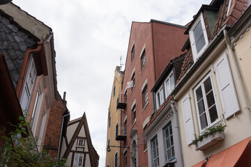 Fototapeta na wymiar Alte Häuser in den engen Gassen des historischen Altstadtviertel 