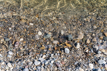 Steine am Ufer