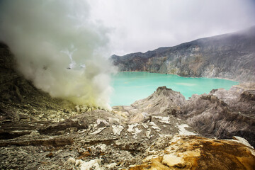 Fototapeta na wymiar Inside Ijen volcano, Java, Indonesia