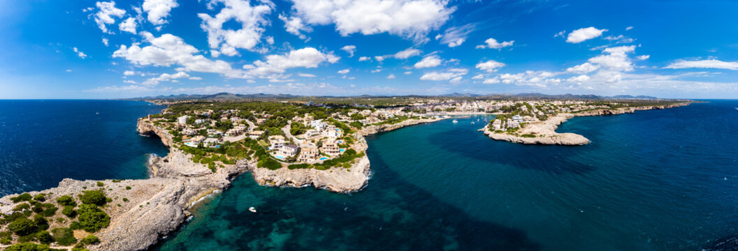Spain, Balearic Islands, Mallorca, Porto Cristo, Panorama of coastal town in summer