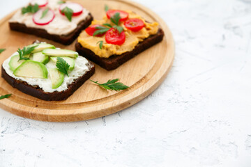 Healthy veggie toasts