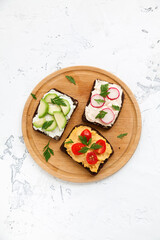 Vegetarian rye bread toasts
