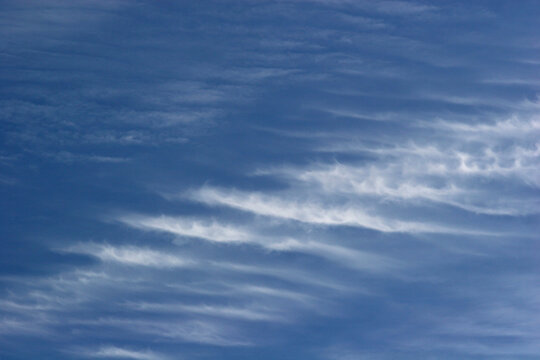 Cielo nuboso con cirros