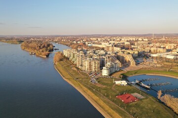Obraz premium Drones shots of Budapest city during golden hour sunset