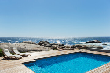 Fototapeta na wymiar Swimming pool with ocean view