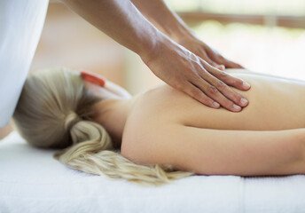 Obraz na płótnie Canvas Woman receiving massage at spa
